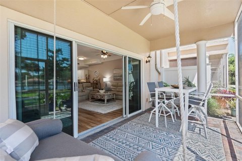 Townhouse in Palm Coast, Florida 3 bedrooms, 199.65 sq.m. № 2149175 - photo 20