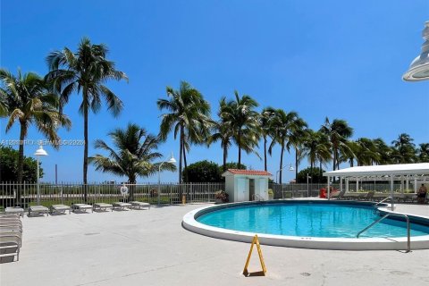 Condominio en venta en Miami Beach, Florida, 1 dormitorio, 74.04 m2 № 2075260 - foto 14