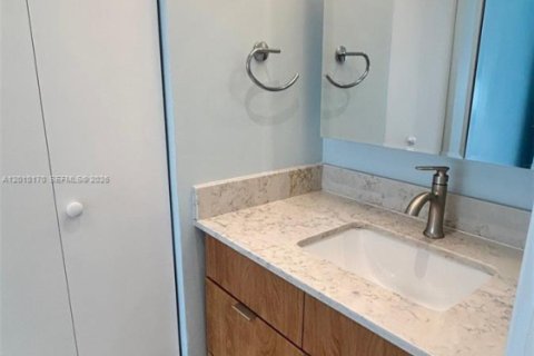 Condominio en venta en Miami Beach, Florida, 1 dormitorio, 74.04 m2 № 2075260 - foto 10