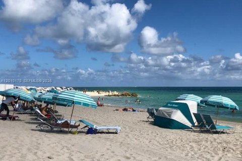 Condominio en venta en Miami Beach, Florida, 1 dormitorio, 74.04 m2 № 2075260 - foto 12