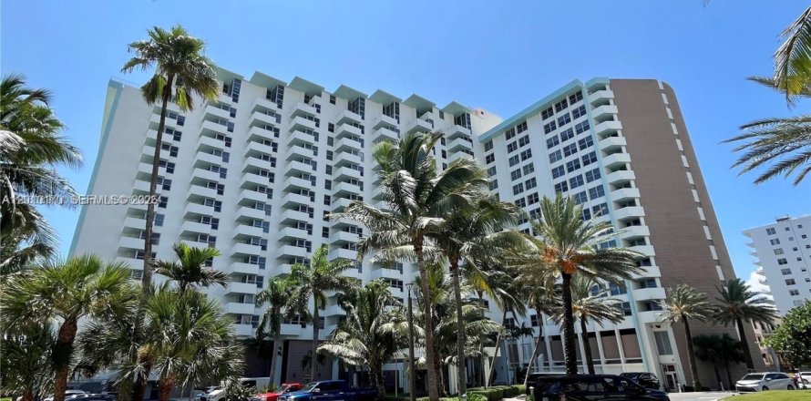 Condominio en Miami Beach, Florida, 1 dormitorio  № 2075260