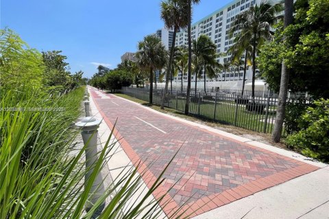 Condominio en venta en Miami Beach, Florida, 1 dormitorio, 74.04 m2 № 2075260 - foto 20