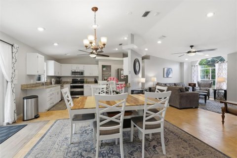 Villa ou maison à vendre à DeLand, Floride: 3 chambres, 249.07 m2 № 2315199 - photo 2