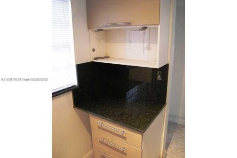 Condominio en venta en Miami Beach, Florida, 1 dormitorio, 62.71 m2 № 1790691 - foto 5