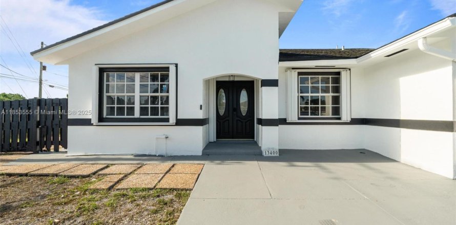 House in Miami, Florida 3 bedrooms, 138.15 sq.m. № 1875521