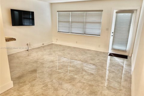Condominio en venta en Hallandale Beach, Florida, 1 dormitorio, 56.11 m2 № 1706262 - foto 3