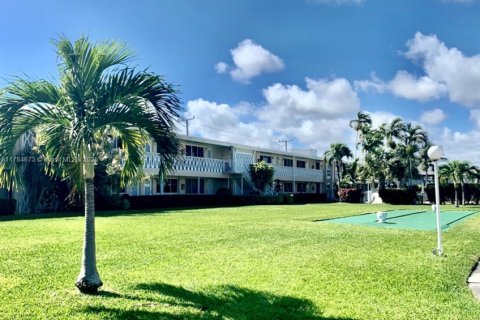 Condominio en venta en Hallandale Beach, Florida, 1 dormitorio, 56.11 m2 № 1706262 - foto 17
