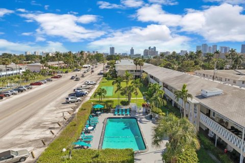 Condominio en venta en Hallandale Beach, Florida, 1 dormitorio, 56.11 m2 № 1706262 - foto 2