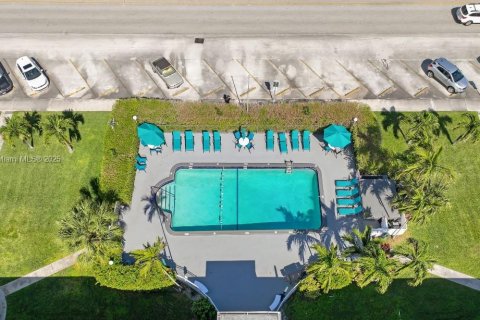Condominio en venta en Hallandale Beach, Florida, 1 dormitorio, 56.11 m2 № 1706262 - foto 29
