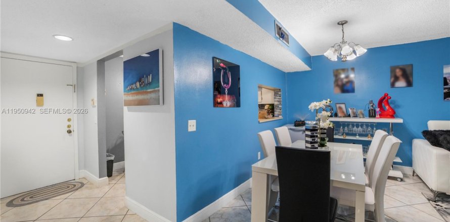 Condominio en Miami, Florida, 2 dormitorios  № 2006033