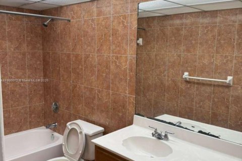 Copropriété à louer à Hialeah, Floride: 2 chambres, 96.15 m2 № 1951855 - photo 9