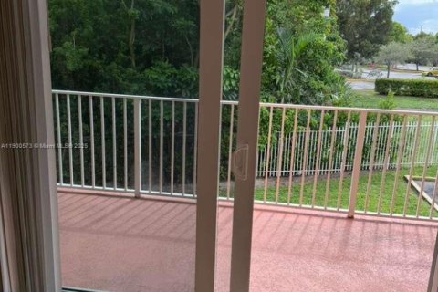 Copropriété à louer à Hialeah, Floride: 2 chambres, 96.15 m2 № 1951855 - photo 13
