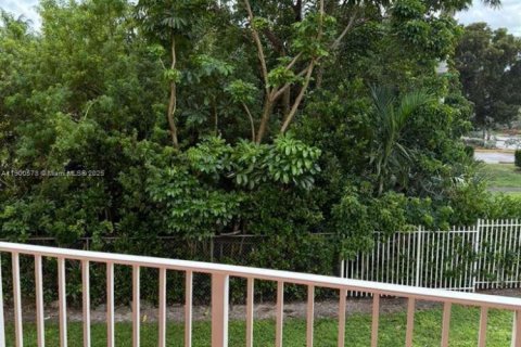 Copropriété à louer à Hialeah, Floride: 2 chambres, 96.15 m2 № 1951855 - photo 12