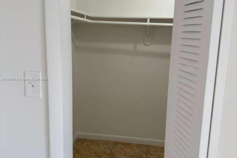 Copropriété à louer à Hialeah, Floride: 2 chambres, 96.15 m2 № 1951855 - photo 8