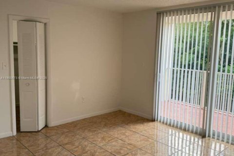 Copropriété à louer à Hialeah, Floride: 2 chambres, 96.15 m2 № 1951855 - photo 7