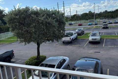 Copropriété à louer à Hialeah, Floride: 2 chambres, 96.15 m2 № 1951855 - photo 14