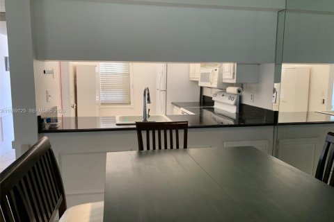 Condo in Coconut Creek, Florida, 3 bedrooms № 2051705 - photo 4