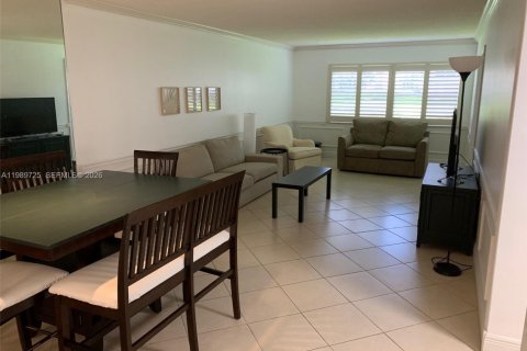 Condo in Coconut Creek, Florida, 3 bedrooms № 2051705 - photo 3