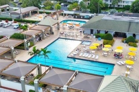 Condo in Coconut Creek, Florida, 3 bedrooms № 2051705 - photo 15