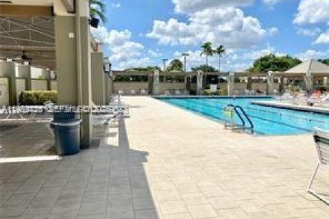 Condo in Coconut Creek, Florida, 3 bedrooms № 2051705 - photo 16