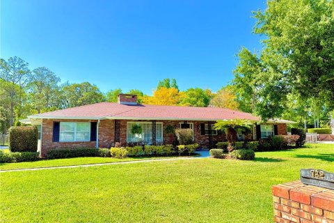 House in Orlando, Florida 4 bedrooms, 329.99 sq.m. № 1716443 - photo 1