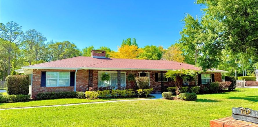 House in Orlando, Florida 4 bedrooms, 329.99 sq.m. № 1716443