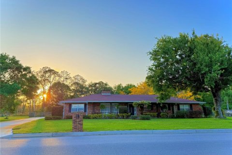 House in Orlando, Florida 4 bedrooms, 329.99 sq.m. № 1716443 - photo 2