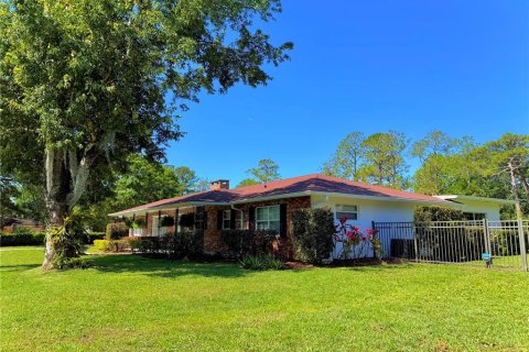 House in Orlando, Florida 4 bedrooms, 329.99 sq.m. № 1716443 - photo 9