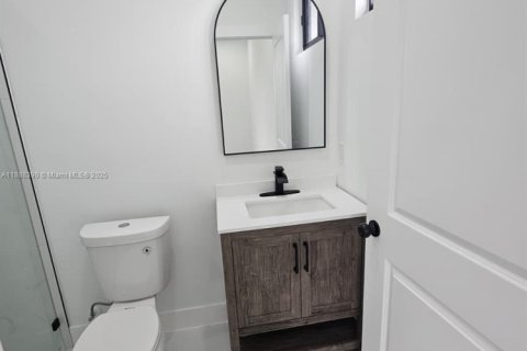 House in Lehigh Acres, Florida 3 bedrooms № 2021289 - photo 10