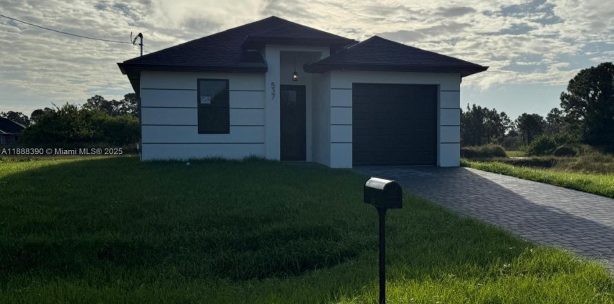 House in Lehigh Acres, Florida 3 bedrooms № 2021289