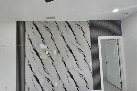 House in Lehigh Acres, Florida 3 bedrooms № 2021289 - photo 4