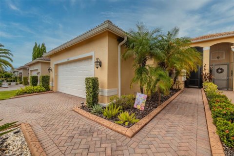 House in Wimauma, Florida 2 bedrooms, 167.22 sq.m. № 2391360 - photo 4