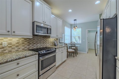 House in Wimauma, Florida 2 bedrooms, 167.22 sq.m. № 2391360 - photo 12