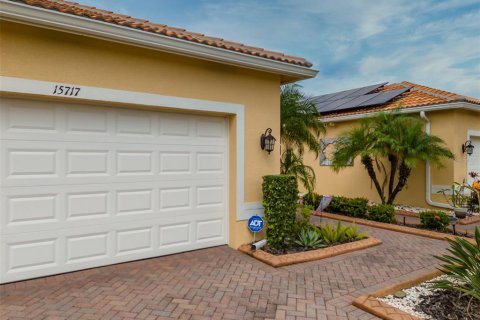 House in Wimauma, Florida 2 bedrooms, 167.22 sq.m. № 2391360 - photo 3