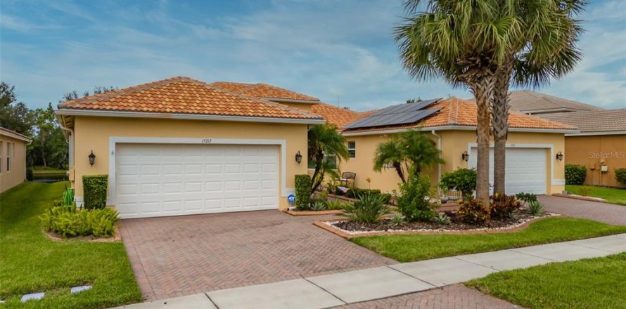 House in Wimauma, Florida 2 bedrooms, 167.22 sq.m. № 2391360