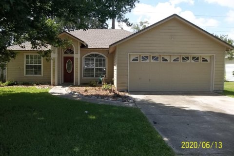 House in Middleburg, Florida 3 bedrooms, 123.75 sq.m. № 812503 - photo 1