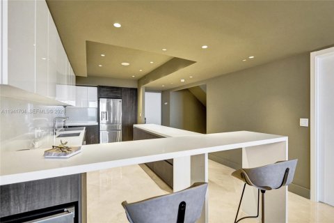 Copropriété à louer à Hallandale Beach, Floride: 3 chambres, 238.76 m2 № 1999342 - photo 8