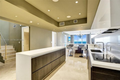 Copropriété à louer à Hallandale Beach, Floride: 3 chambres, 238.76 m2 № 1999342 - photo 3