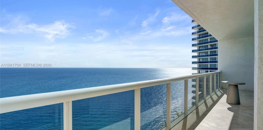 Condo à Hallandale Beach, Floride, 3 chambres № 1999342