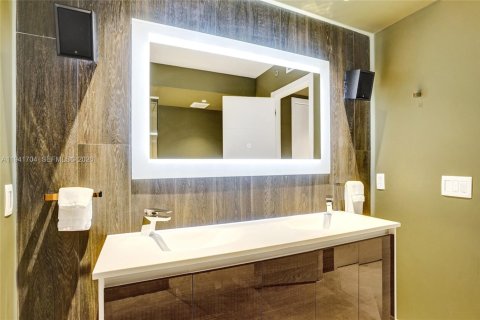 Copropriété à louer à Hallandale Beach, Floride: 3 chambres, 238.76 m2 № 1999342 - photo 26