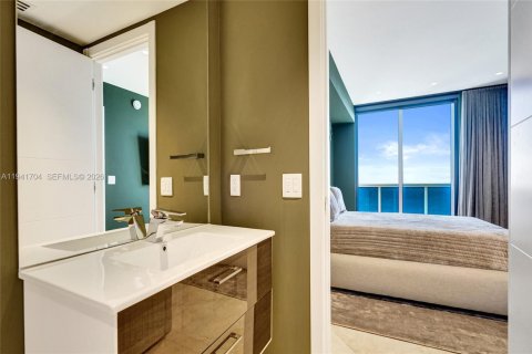 Copropriété à louer à Hallandale Beach, Floride: 3 chambres, 238.76 m2 № 1999342 - photo 30