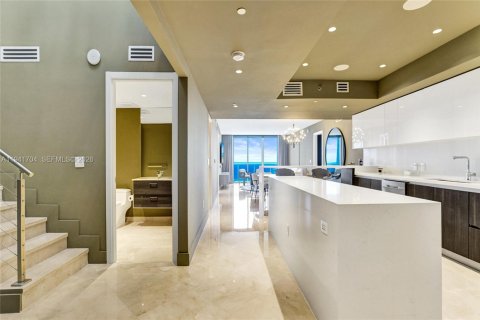 Copropriété à louer à Hallandale Beach, Floride: 3 chambres, 238.76 m2 № 1999342 - photo 2