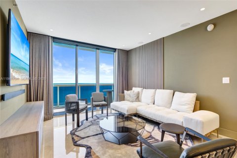 Copropriété à louer à Hallandale Beach, Floride: 3 chambres, 238.76 m2 № 1999342 - photo 15