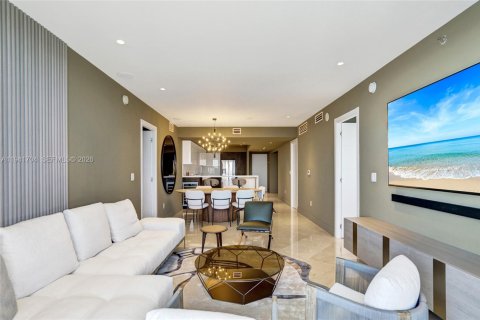 Copropriété à louer à Hallandale Beach, Floride: 3 chambres, 238.76 m2 № 1999342 - photo 16