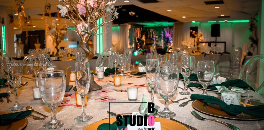 Propiedad comercial en Miami, Florida № 1985612