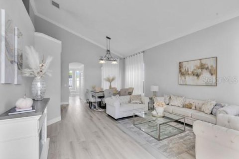 House in Orlando, Florida 4 bedrooms, 209.03 sq.m. № 1719698 - photo 5