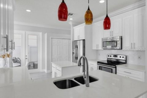 House in Orlando, Florida 4 bedrooms, 209.03 sq.m. № 1719698 - photo 15