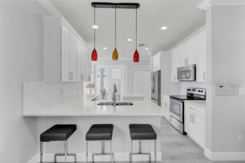 House in Orlando, Florida 4 bedrooms, 209.03 sq.m. № 1719698 - photo 14