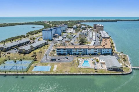 Condo in Dunedin, Florida, 2 bedrooms  № 1869128 - photo 11