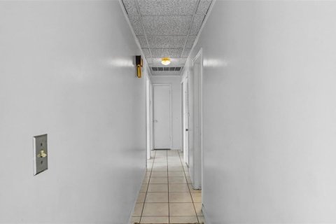Casa en venta en Lakeland, Florida, 6 dormitorios, 292.83 m2 № 2386101 - foto 19